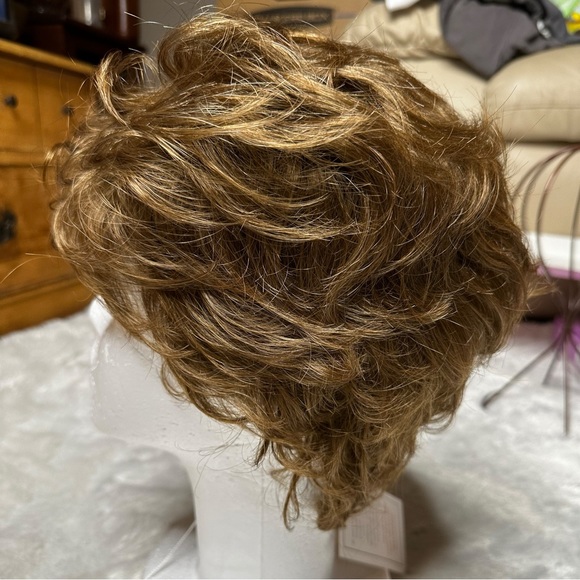 NWT Paula Young Cover Girl Whisper Lite Wig A2182 Light Golden Brown Average - Picture 3 of 11